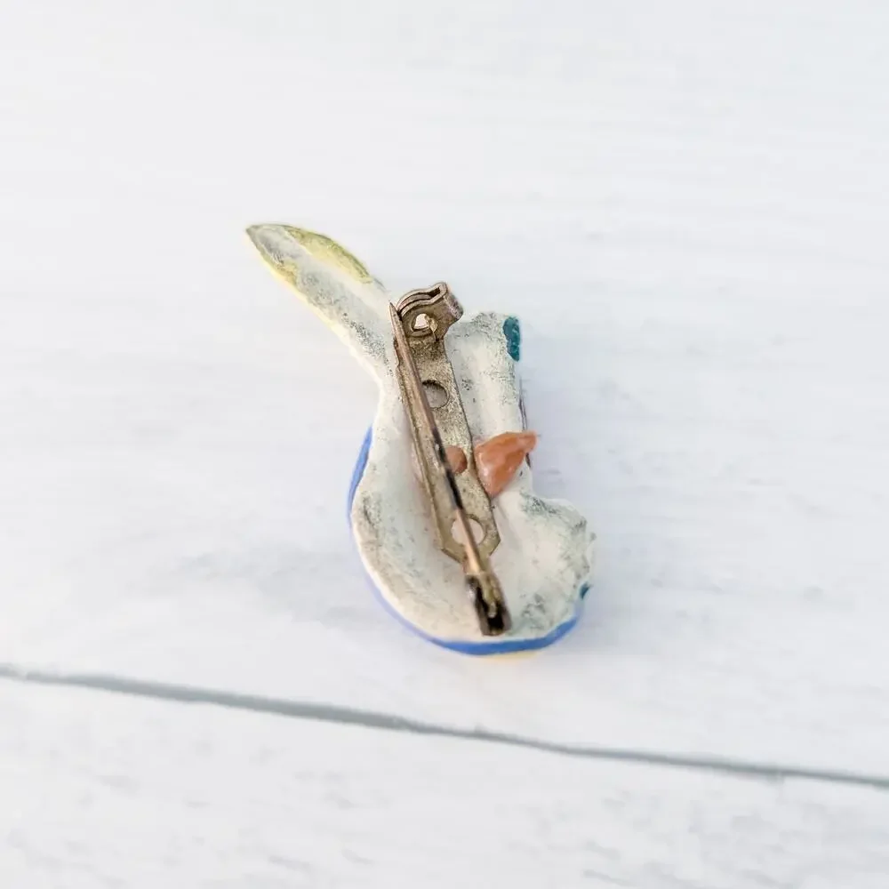 Vintage Brooch / Vintage Pin Ceramic Bird / Parrot Brooch